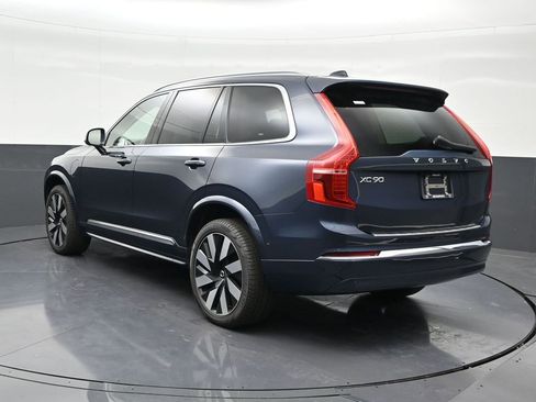 Used 2025 Volvo XC90 T8 Ultra w/ Lounge Package image 3