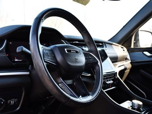 Used 2022 Jeep Grand Cherokee Altitude image 10