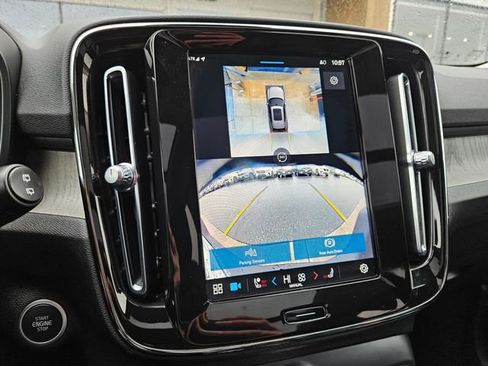 Certified 2024 Volvo XC40 B5 Plus w/ Protection Package Premier image 25