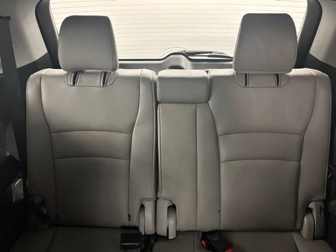 Used 2019 Honda Pilot Touring image 11