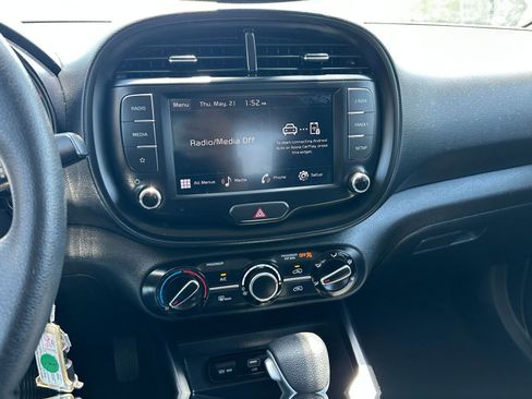 Used 2025 Kia Soul LX w/ LX Technology Package FWD image 20