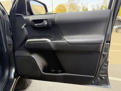 Certified 2023 Toyota Tacoma TRD Off-Road image 21