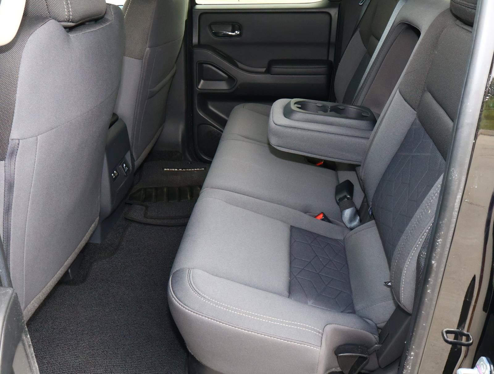 Used 2025 Nissan Frontier SV w/ SV Convenience Package RWD image 20