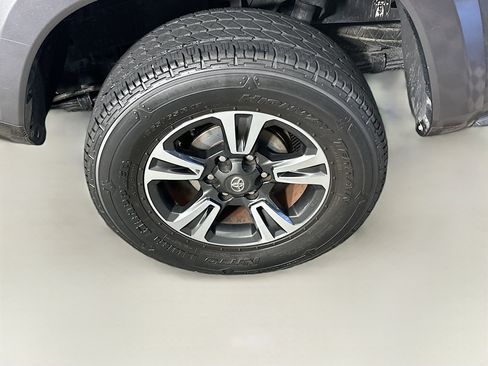Used 2019 Toyota Tacoma TRD Sport AWD/4WD image 11