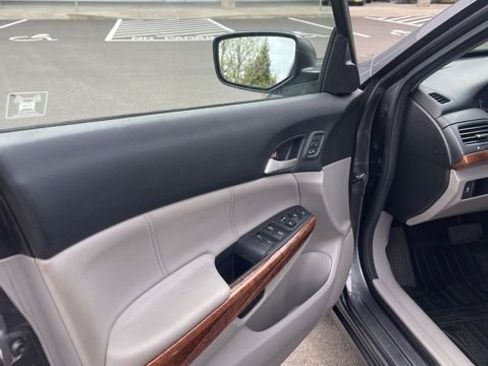 Used 2011 Honda Accord EX-L image 5