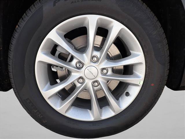 New 2027 Chrysler Pacifica Select w/ Family Tech Group AWD/4WD image 7