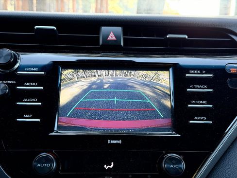 Used 2020 Toyota Camry SE image 6