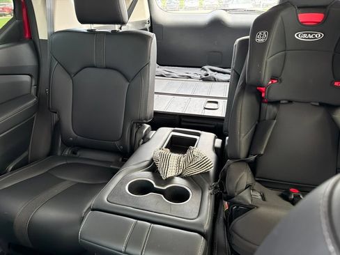 Used 2023 Honda Pilot Touring image 6