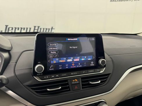 Used 2022 Nissan Altima 2.5 SV w/ SV Premium Package image 15