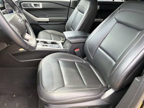 Certified 2023 Ford Explorer XLT w/ Equipment Group 202A AWD/4WD image 18