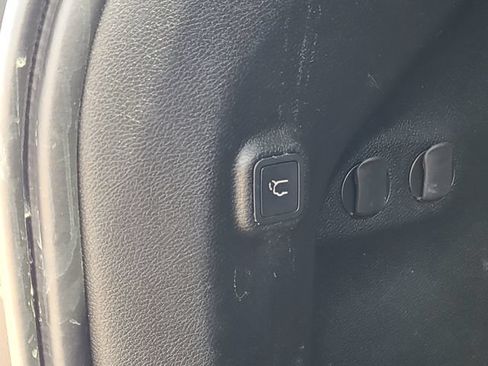 Used 2019 Jeep Cherokee Limited w/ Technology Group AWD/4WD image 32
