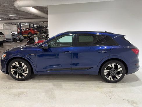 Used 2022 Audi e-tron Premium w/ Convenience Plus Package image 2