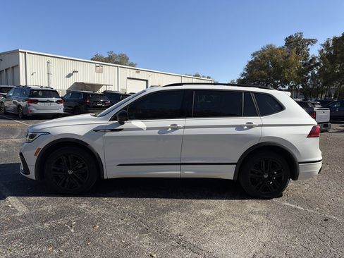 Used 2022 Volkswagen Tiguan SE R-Line image 2