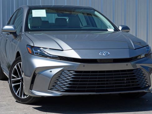 Used 2026 Toyota Camry XLE w/ Premium Plus Package image 2