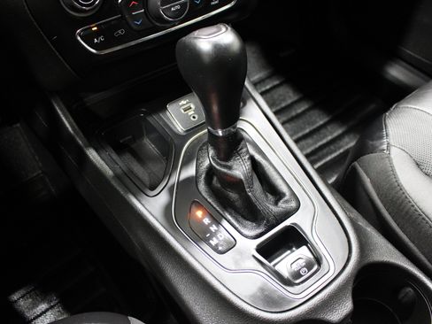 Used 2021 Jeep Cherokee Latitude Lux w/ Sun & Sound Group FWD image 18