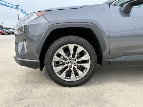 Used 2021 Toyota RAV4 XLE Premium image 7