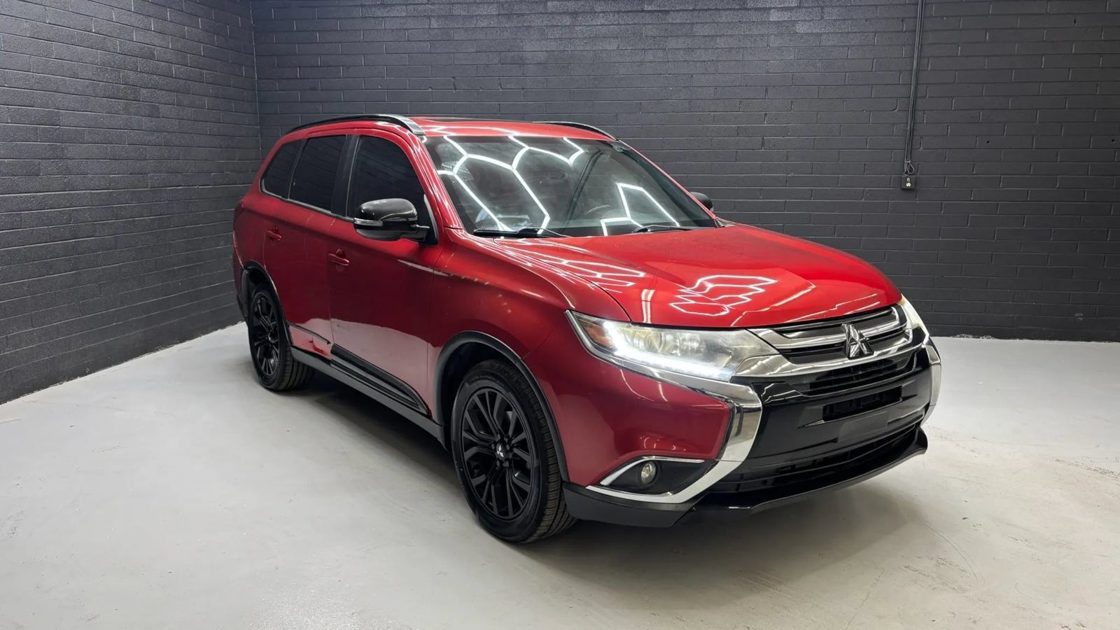 Used 2018 Mitsubishi Outlander LE FWD image 1