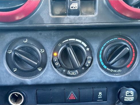Used 2010 Jeep Wrangler Unlimited Sahara AWD/4WD image 14