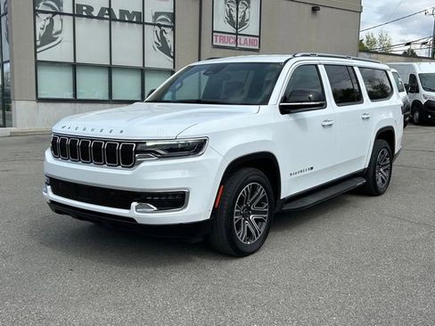 Used 2025 Jeep Wagoneer L 4WD image 11