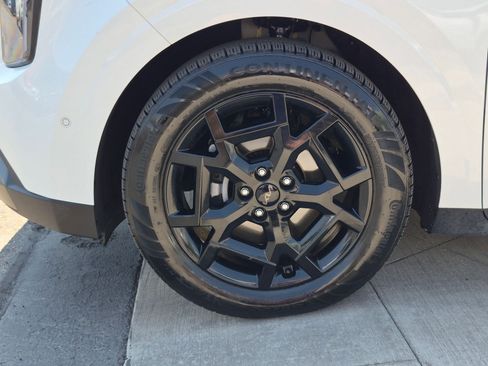Used 2025 Kia Carnival SX w/ SX Dark Edition Package FWD image 13