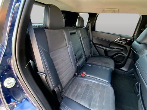 Used 2023 Mitsubishi Outlander SE AWD/4WD image 19