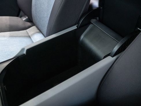 Used 2019 Toyota Camry LE FWD image 29