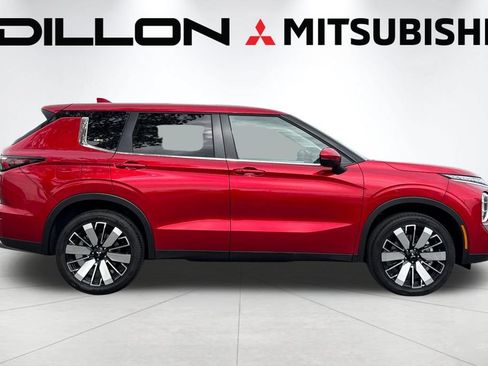 New 2026 Mitsubishi Outlander SE AWD/4WD image 3