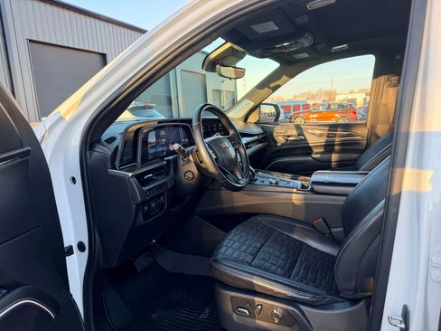 Used 2021 Cadillac Escalade Sport Platinum w/ LPO, ONYX Package image 10