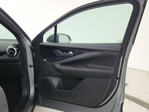 New 2025 Chevrolet Blazer EV LT image 32