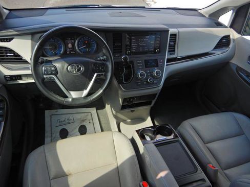 Used 2020 Toyota Sienna XLE w/ XLE Navigation Package image 2