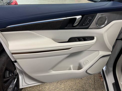 Used 2025 Buick Enclave Avenir w/ Super Cruise Package image 16