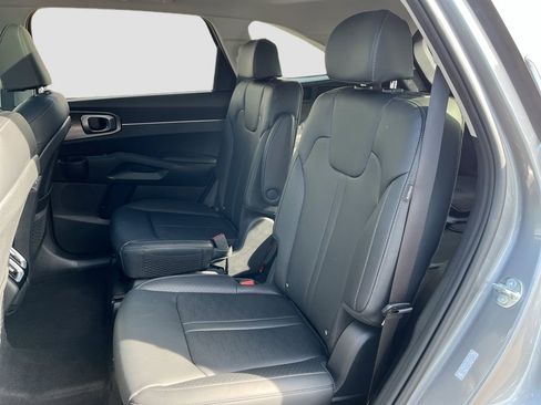 Certified 2025 Kia Sorento EX w/ EX Panoramic Sunroof Package image 25