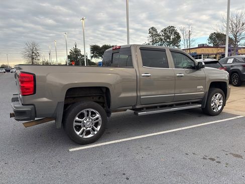 Used 2017 Chevrolet Silverado 2500 High Country image 3
