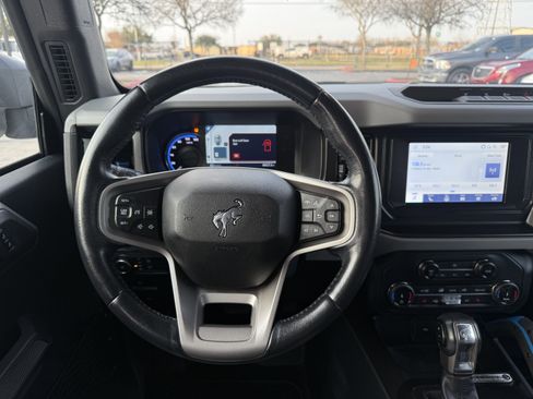 Used 2022 Ford Bronco Black Diamond image 16