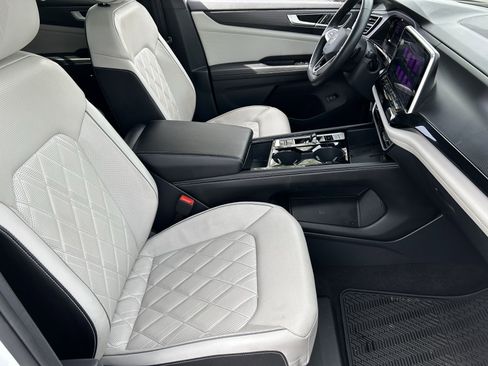 Used 2025 Volkswagen Atlas Cross Sport SEL Premium R-Line image 10