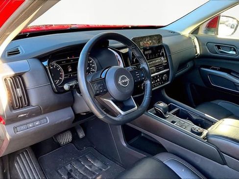 Used 2023 Nissan Pathfinder SL image 12