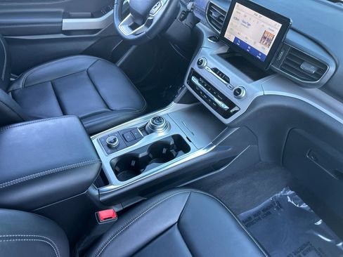 Used 2024 Ford Explorer XLT w/ Equipment Group 202A image 17