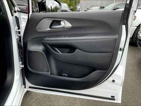 New 2026 Chrysler Pacifica Select image 26