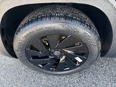 New 2026 Volkswagen Atlas Cross Sport SE image 7