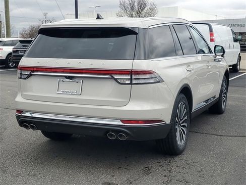 Certified 2023 Lincoln Aviator Reserve w/ Equipment Group 201A image 7