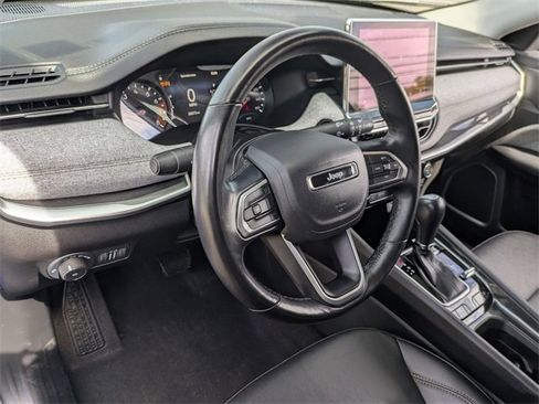 Used 2022 Jeep Compass Latitude image 16