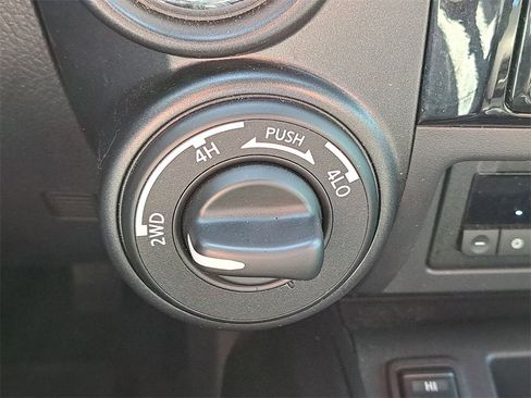 Used 2023 Nissan Titan PRO-4X w/ Pro-4x Convenience Package image 13