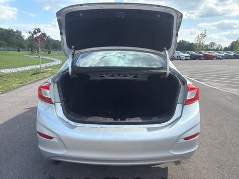 Used 2017 Chevrolet Cruze LT FWD image 10