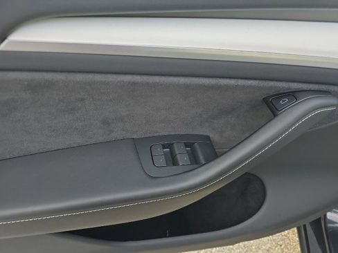 Used 2024 Tesla Model Y Long Range image 23