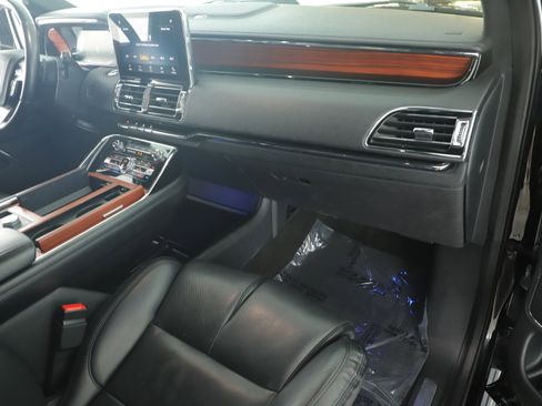 Used 2020 Lincoln Navigator 2WD image 21