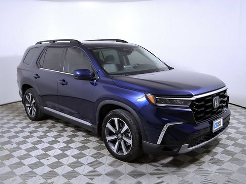 Used 2025 Honda Pilot Touring image 7
