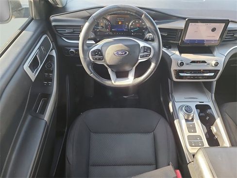 Used 2022 Ford Explorer XLT image 19