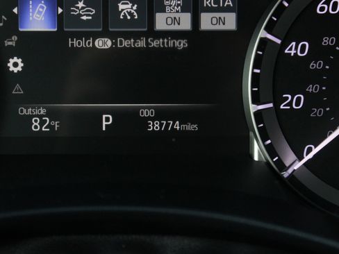 Used 2024 Toyota Highlander XLE AWD/4WD image 35