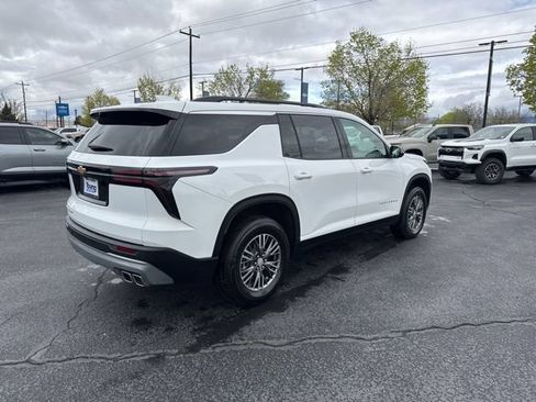 Used 2026 Chevrolet Traverse LT AWD/4WD image 7
