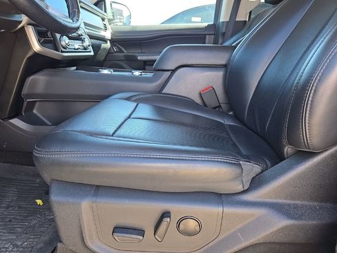 Used 2024 Ford Expedition Max XLT image 5